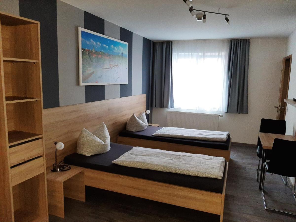Haus Roseneck-Pension Am Stadtrand Borchen エクステリア 写真