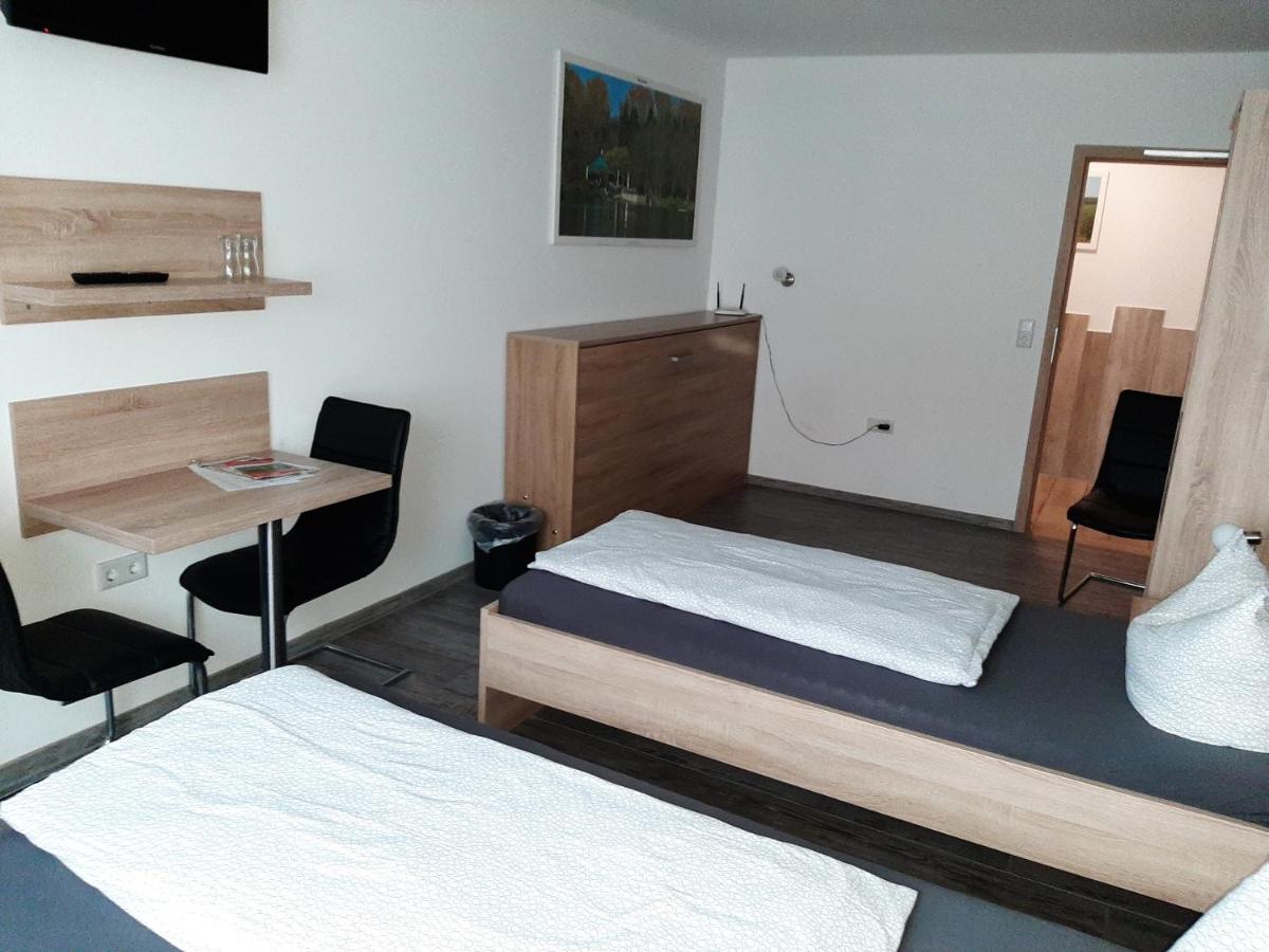 Haus Roseneck-Pension Am Stadtrand Borchen エクステリア 写真